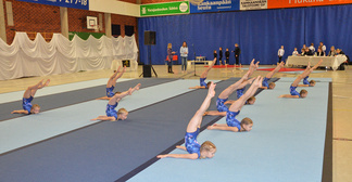 Kankaanpään kisojen pienimpiä jumppareita upeissa rintaseisonta-asennoissa.